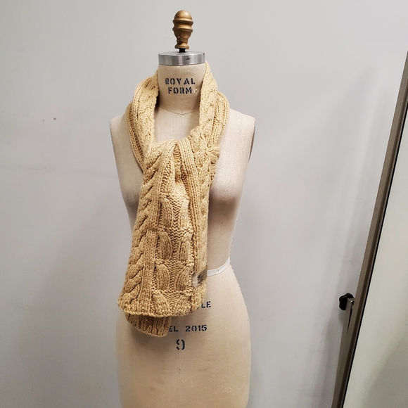 Gap Winter Scarf - Picture 1 of 3